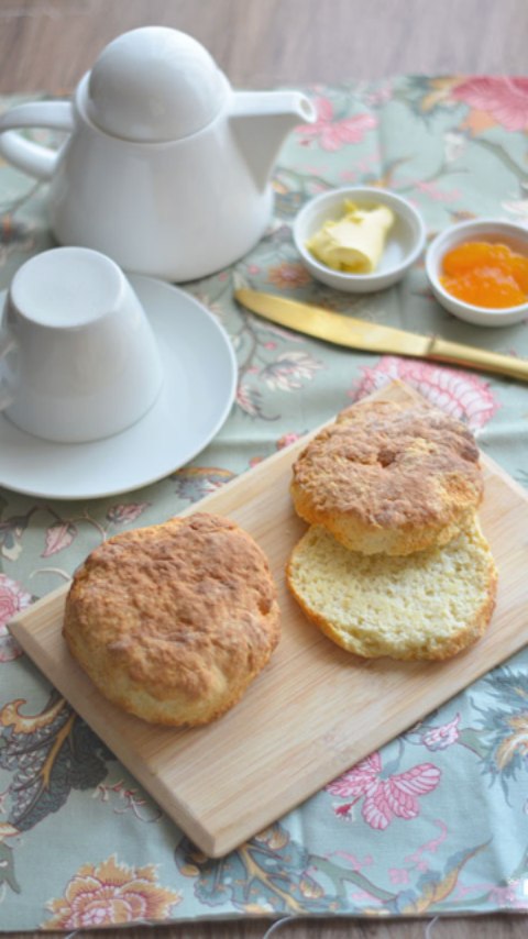 Hoy te traigo una idea para el desayuno del fin de semana. 

Estoy segura de que no te vas a poder resistir a estos scones que están hechos en la freidora de aire. ¡No hace falta que enciendas el horno!

Los puedes acompañar con dulce o con salado. De todas formas están deliciosos. ¡No lo pierdas!

Para ver la receta completa solo tienes que ir a @inmylittlekitchen_ pinchar en el enlace directo al blog y luego ir al buscador de recetas ❤️ 

#blog #blogger #foodblog #foodblogger #food #foodie #foodporn #foodlover #foodstagram #home #homemade #homemadefood #homefood  #internationalfoodiesunite #inmylittlekitchen #foodiesinternationalchat #igersmadrid  #goldentastyfoodie #internationalcuisinefamily  #teamhappyfoodies #amigosfoodiesinsta #fellowfoodielovers