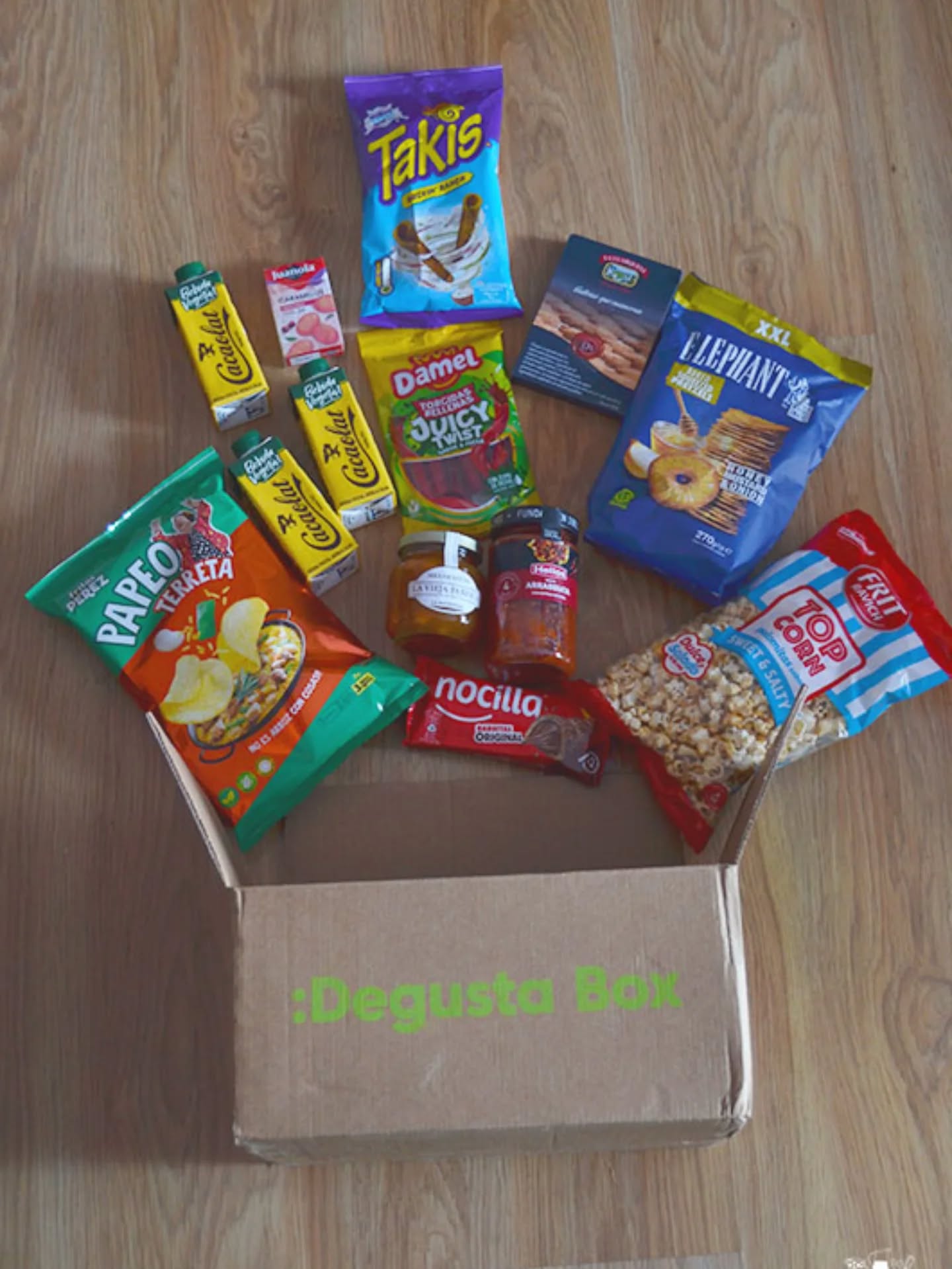 Creo que no hay mejor manera de empezar la semana que con el contenido de la @degustabox 📦 que ya os está esperando en el blog.

En esta ocasión viene dedicada a una noche de película 🍿🎞️🎟️, así que os recomiendo que no os perdáis su contenido.

Toda la información la podéis encontrar en el blog. 🔗www.inmylittlekitchen.com 🔗 Enlace directo en mi BIO

 #internationalfoodiesunite  #goldentastyfoodie  #teamhappyfoodies #amigosfoodiesinsta #fellowfoodielovers