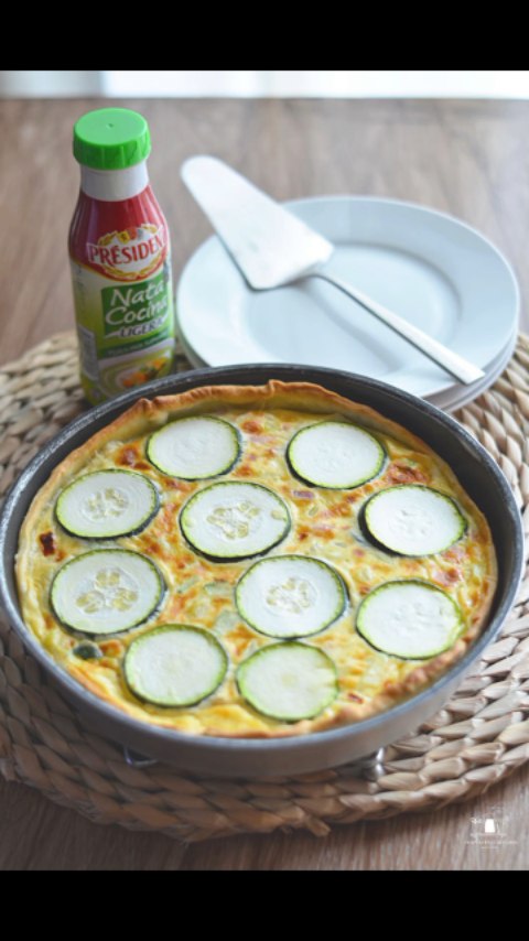 Esta tartaleta o quiche de calabacín y queso de cabra es una cena ideal o porqué no una comida genial para disfrutar con amigos.

 Se trata de una tarta salada, que en esta ocasión lleva verdura, un poco de bacon y queso de cabra que le da un sabor delicioso.

Tienes el paso a paso con todos los ingredientes y los trucos, tienes el enlace directo al blog en mi perfil 
🔗 www.inmylittlekitchen.com (Link en mi bio)

 #internationalfoodiesunite  #goldentastyfoodie  #teamhappyfoodies #amigosfoodiesinsta #fellowfoodielovers