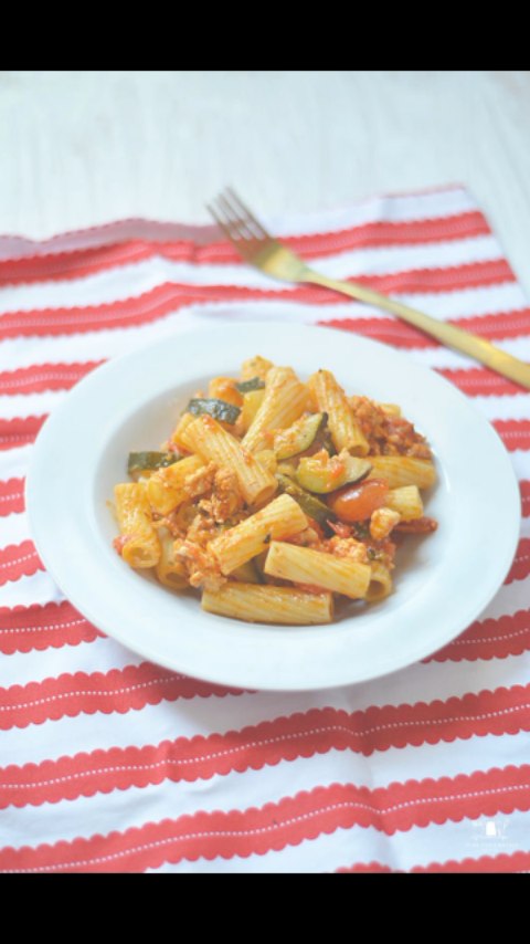 Hoy os propongo pasta para comer, y una de mis recetas favoritas es esta receta de pasta con carne y verdura 🍝

Podéis hacer la pasta que más os guste pero a mí me gusta mucho hacer esta receta con pasta corta, y podéis hacerla con pasta sin gluten sin ningún problema 😋

Os aseguro que os encantará si le dais una oportunidad ❤️

​✨ Tienes todos los detalles, medidas y trucos en el blog.
👉 Receta completa en: www.inmylittlekitchen.com Enlace directo 🔗 en mi perfil ❤️

 #internationalfoodiesunite  #goldentastyfoodie  #teamhappyfoodies #amigosfoodiesinsta #fellowfoodielovers