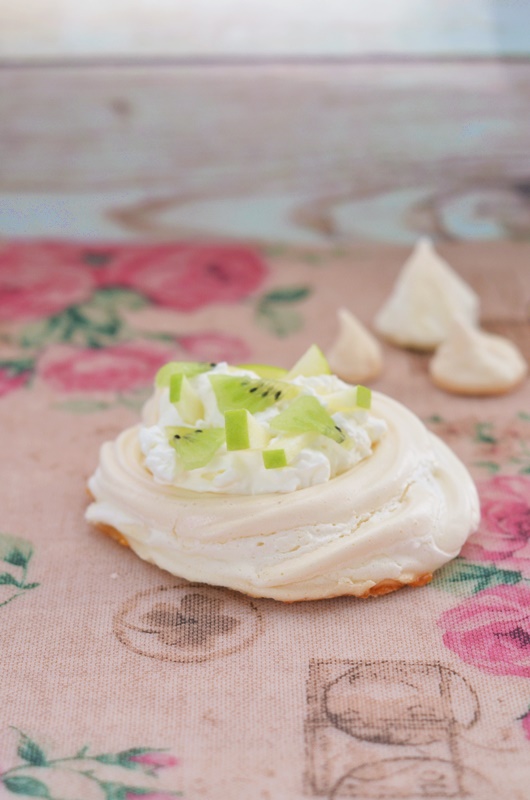 Pavlova con kiwi y manzana