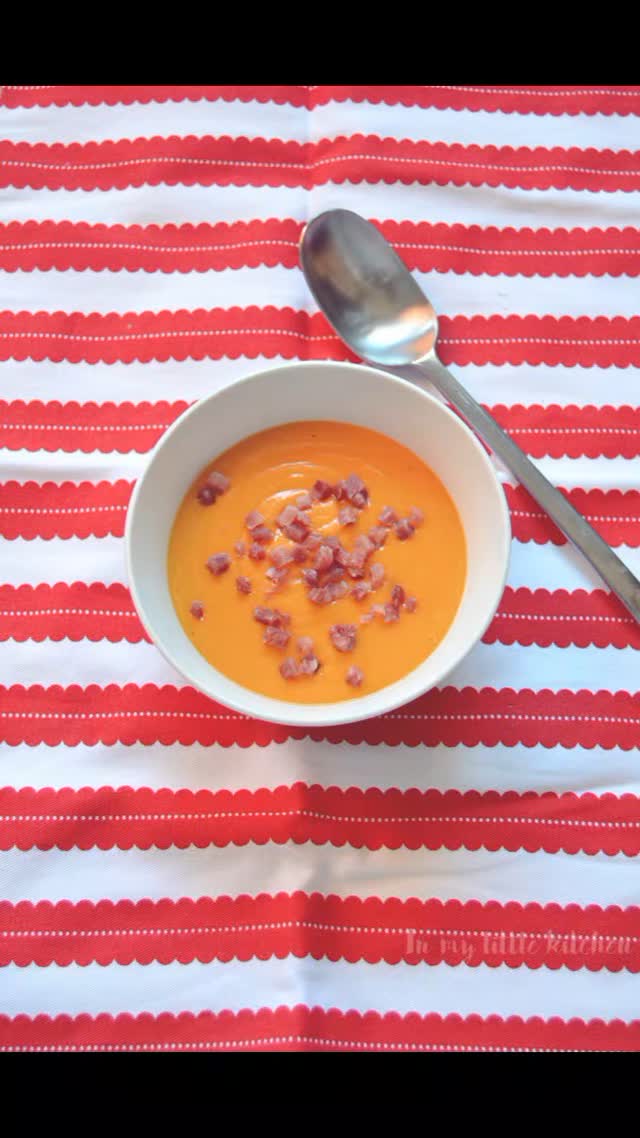 El salmorejo es lo que me corre por las venas en estos días de calor 😂 

Este en concreto está hecho con tomates asados y le da un toque muy especial. Os lo recomiendo mucho ❤️

Si quieres ver la receta completa solo tienes que ir a @inmylittlekitchen_ pinchar en el enlace al blog y luego ir al buscador de recetas. Espero que te guste ❤️ 

#blog #blogger #foodblog #foodblogger #food #foodie #foodporn #foodlover #foodstagram #home #homemade #homemadefood #homefood  #internationalfoodiesunite #inmylittlekitchen #foodiesinternationalchat #igersmadrid  #goldentastyfoodie #internationalcuisinefamily  #teamhappyfoodies #amigosfoodiesinsta #fellowfoodielovers #salmorejo