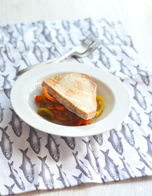 Bonito a la plancha con piperrada