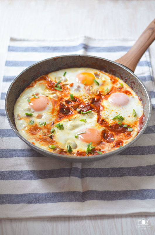 Shakshuka o huevos con salsa de tomate