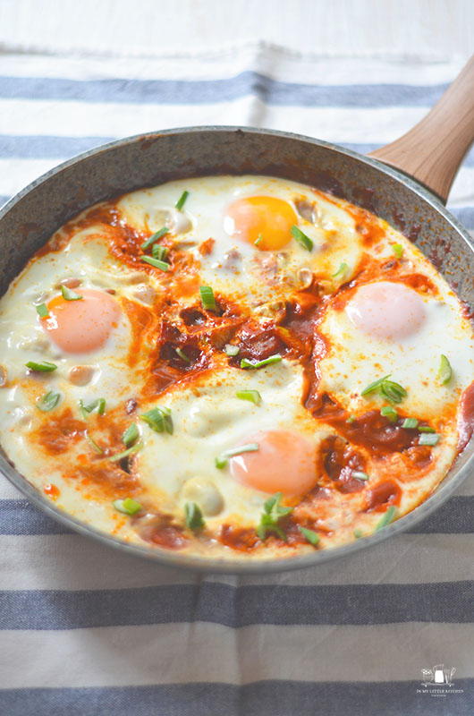 Shakshuka o huevos con salsa de tomate