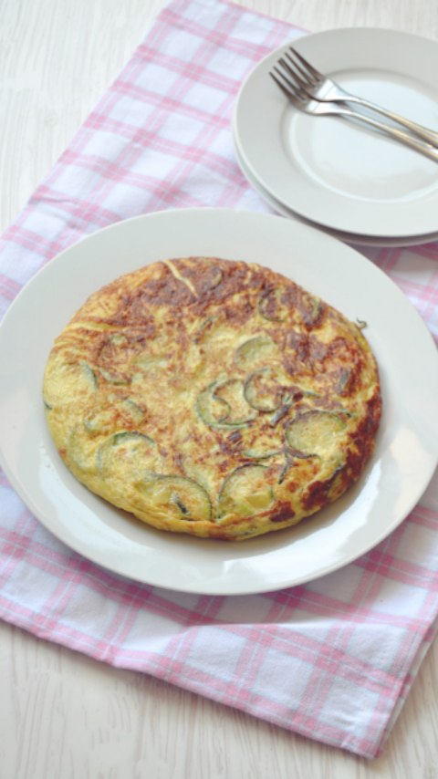 ​Cena o comida  lista en un abrir y cerrar de ojos 🕒🍳

​¿Pocos ingredientes y mucho sabor? Esta receta es la solución perfecta para esos días en los que quieres comer bien sin complicarte la vida.

 Busca "Tortilla de calabacín y puerro" en el link directo al blog en @inmylittlekitchen_ o ve directo a www.inmylittlekitchen.com para ver el truco para que quede ultra jugosa.

​¡Guarda este Reel para que no se te olvide probarla esta semana! 📌 ¡Y no te olvides de contarme qué te ha parecido!

 #internationalfoodiesunite  #goldentastyfoodie  #teamhappyfoodies #amigosfoodiesinsta #fellowfoodielovers