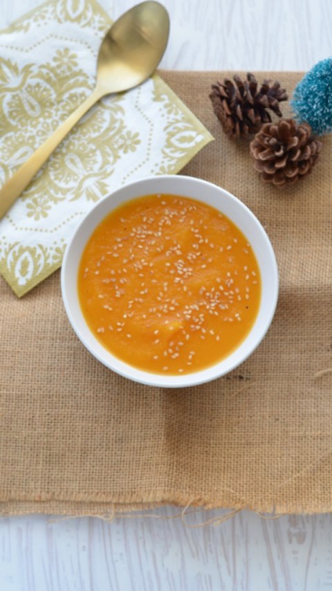 Siguiendo con las ideas para Navidad hoy te traigo está crema de calabaza y manzana.

Es una receta de Jamie Oliver y es tan deliciosa que yo suelo hacerla en casa cuando empieza el otoño.

Para ver al receta solo tienes que ir a @inmylittlekitchen_ pinchar en el enlace directo al blog y luego ir al buscador de recetas ❤️ 

#blog #blogger #foodblog #foodblogger #food #foodie #foodporn #foodlover #foodstagram #home #homemade #homemadefood #homefood  #internationalfoodiesunite #inmylittlekitchen #foodiesinternationalchat #igersmadrid  #goldentastyfoodie #internationalcuisinefamily  #teamhappyfoodies #amigosfoodiesinsta #fellowfoodielovers