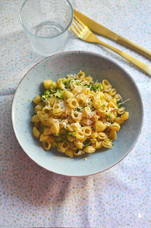Pasta con brécol y anchoas