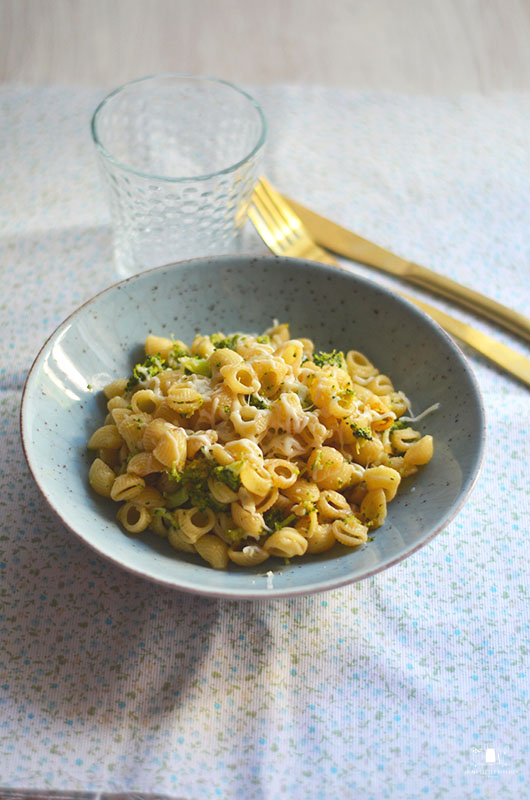 Pasta con brécol y anchoas