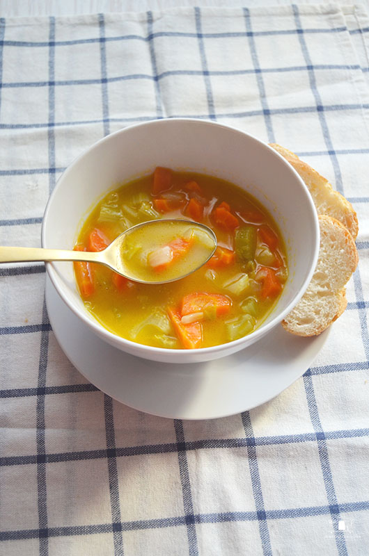 Sopa de apio y zanahoria