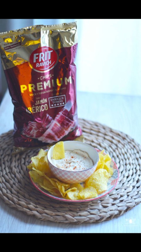 Sí quieres sorprender a todo el mundo con un aperitivo delicioso y fácil de hacer, no puedes perderte este dip para patatas chips 🥔

Los ingredientes que he utilizado los tenemos por casa casi siempre así que no tienes que preocupar por buscar ingredientes raros.

Tienes el paso a paso con todos los ingredientes y los trucos, tienes el enlace directo la bloyem mi perfil 
🔗 www.inmylittlekitchen.com (Link en mi bio)

 #internationalfoodiesunite  #goldentastyfoodie  #teamhappyfoodies #amigosfoodiesinsta #fellowfoodielovers